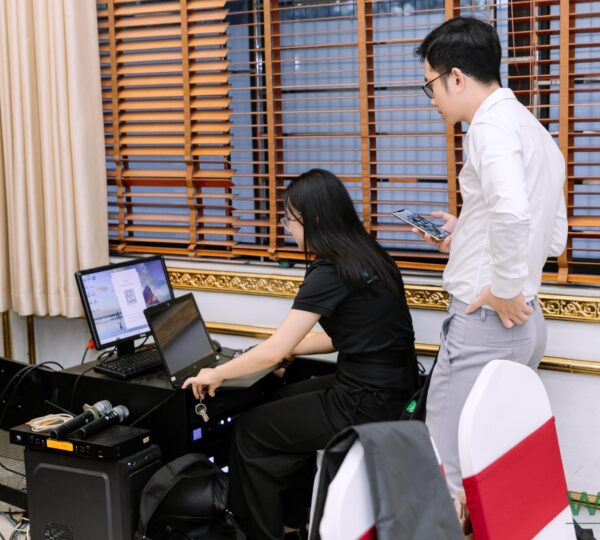 Thiết kế nhận diện thương hiệu