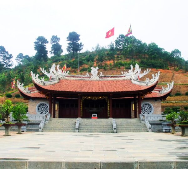 ĐỀN LẠC LONG QUÂN PHÚ THỌ