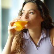 Uống nước ép trái cây kiểu này hại đủ đường cho sức khỏe